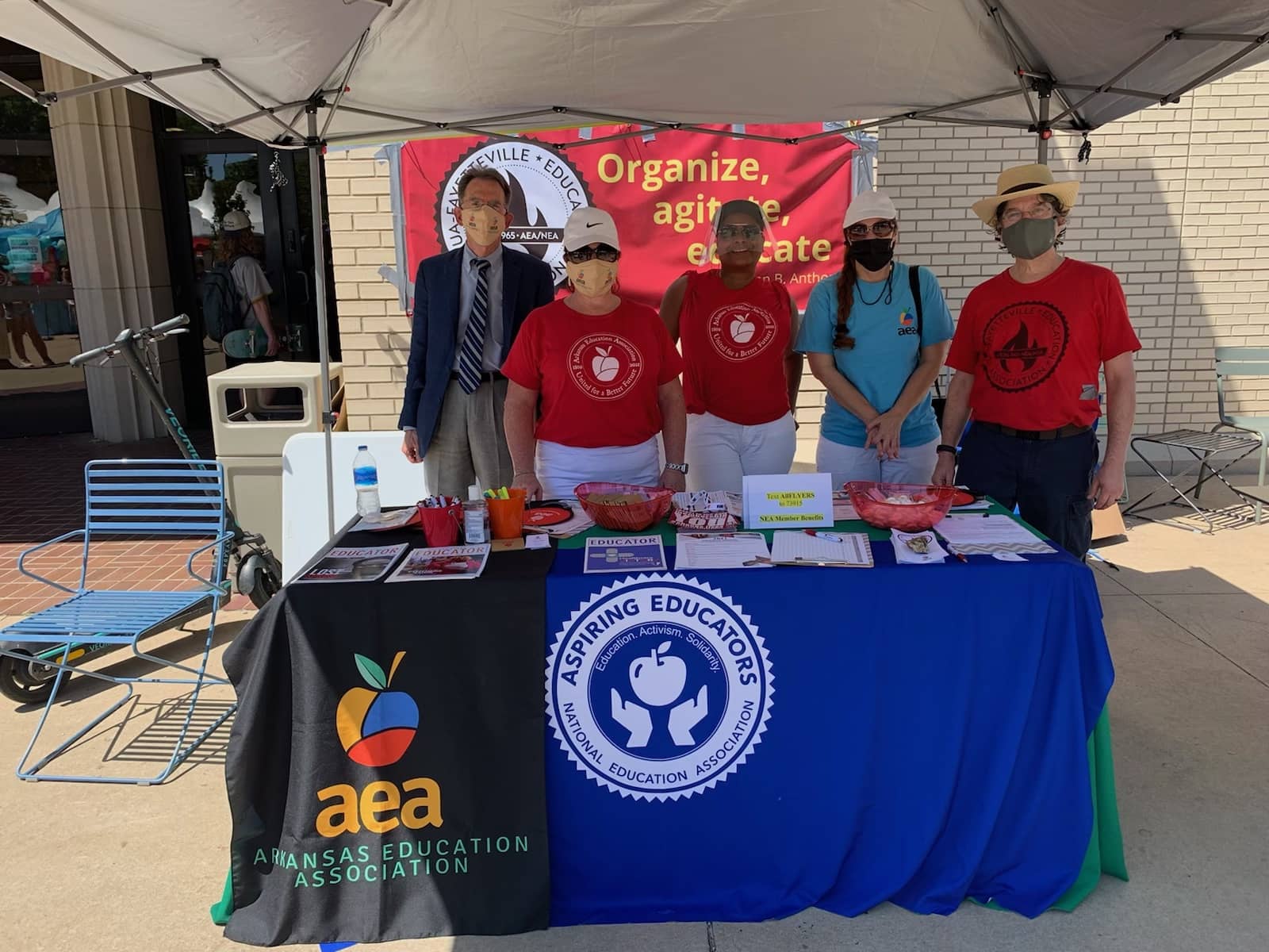 Local 965 board member Patrick Williams, with AEA's Carol Fleming, Karla Carpenter and Renee Johnson, and and 965 Secretary Ben Pollock pause between student queries at the Aug. 26, 2021, Razorbash on the Fayetteville UA campus.
